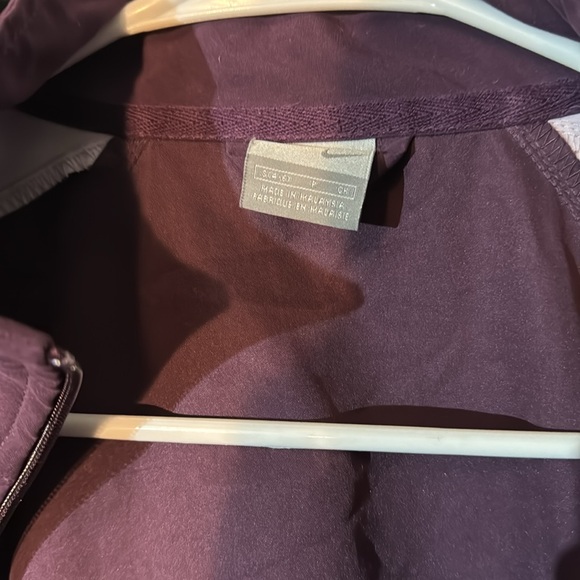 Nike warm-up jacket women’s small purple, pink and white - Picture 5 of 7